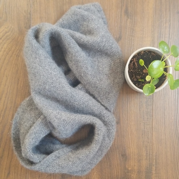 Halogen Accessories - Halogen 100% cashmere winter scarf